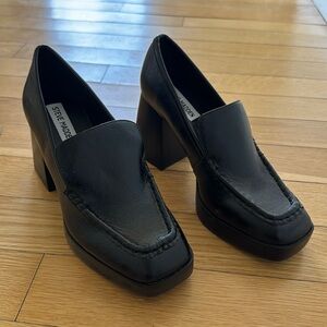 Steve Madden black heeled loafer - like new - size 7.5